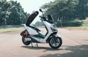 Motor Listrik vs Motor Bensin: Mana yang Lebih Unggul?