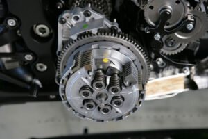 Slipper Clutch: Komponen Canggih Buat Pengendara Motor yang Doyan Ngebut