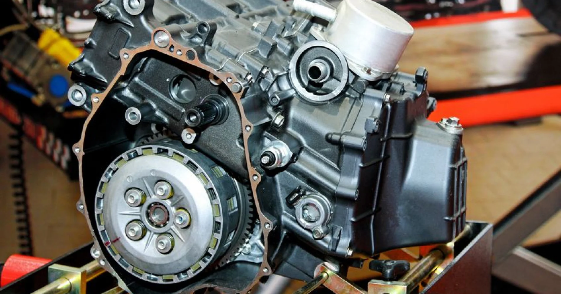 Mengapa Setelah Bore Up Mesin Motor Menjadi Boros Oli?