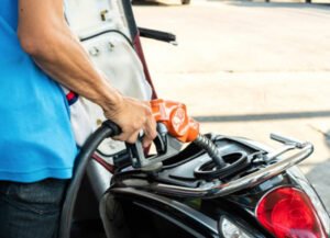 Mengapa Tarikan Gas Motor Mempengaruhi Borosnya Bensin?