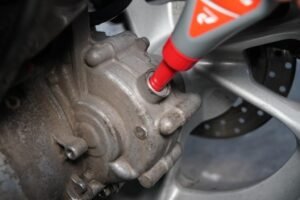 Apakah Oli Gardan Perlu Diganti Setiap Bulan?