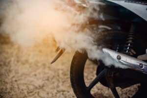 Solusi Knalpot Motor atau Mobil yang Mengeluarkan Asap Putih